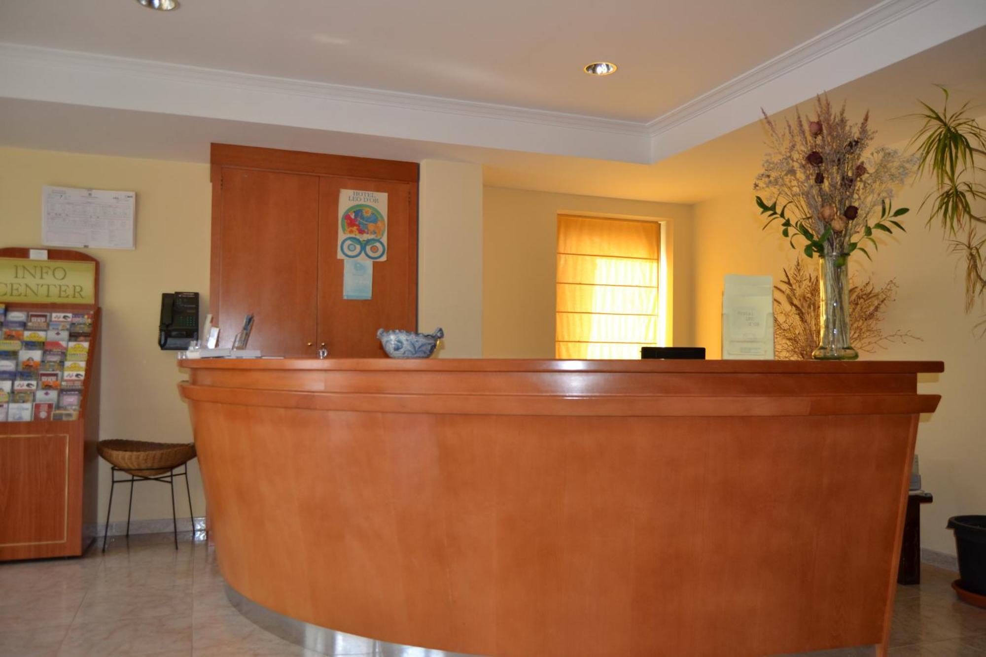 Hostal Leo D'Or Cala d'Or  Exterior photo